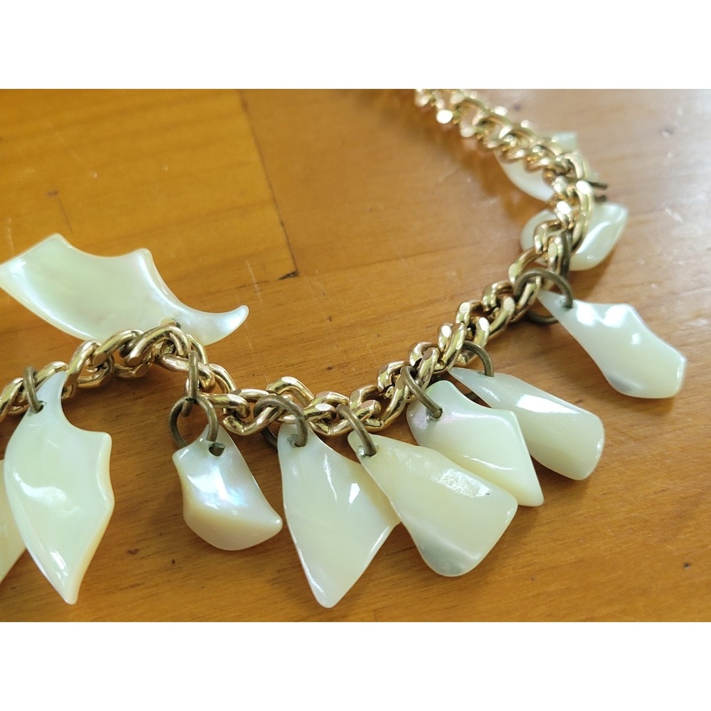 Vintage Gold Tone Lucite Leaf Charm Dangle Necklace  Chain 15"